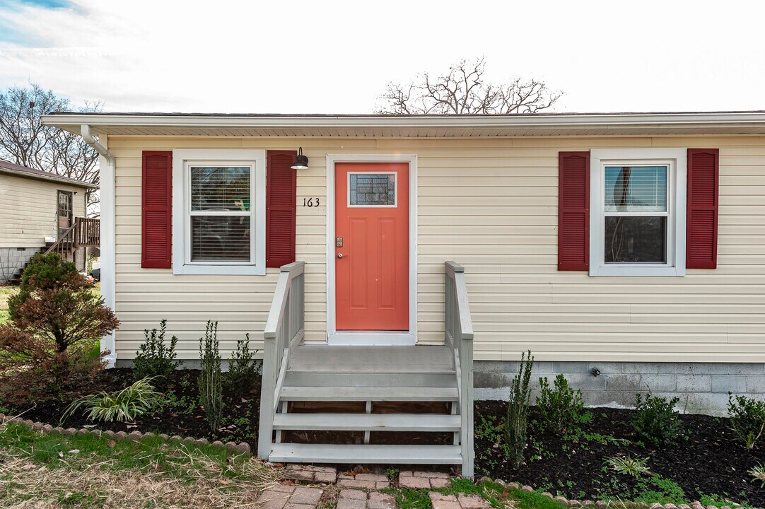 163 Drivers Ln, Unit Duplex in Gallatin, TN - Foto de edificio