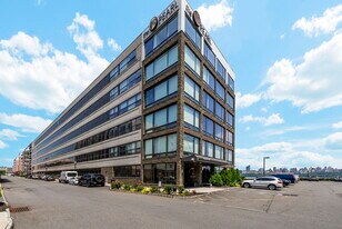 9 Somerset Ln, Unit 307 in Edgewater, NJ - Building Photo