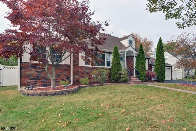 29 Winifred Dr in Totowa, NJ - Building Photo - Building Photo