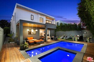 736 N Curson Ave in Los Angeles, CA - Building Photo