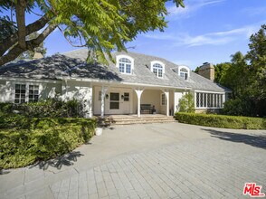 13161 Addison St in Los Angeles, CA - Building Photo - Building Photo