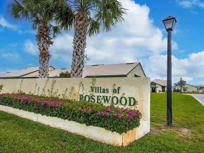 525 SW Sara Blvd in Port St. Lucie, FL - Building Photo - Building Photo