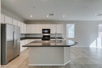 1027 Huckburn Ave in Henderson, NV - Building Photo - Building Photo