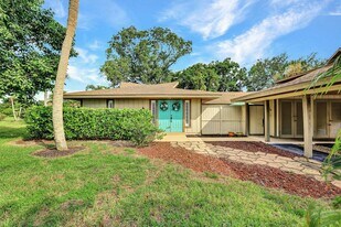 4280 Island Cir in Ft. Myers, FL - Building Photo