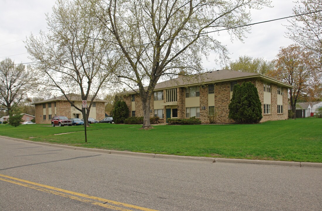 650 E 92nd St in Bloomington, MN - Building Photo