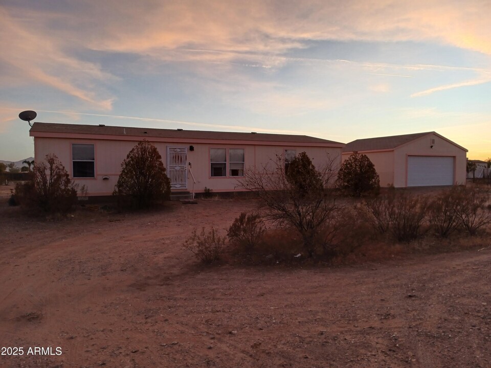 22933 W Patton Rd in Wittmann, AZ - Building Photo