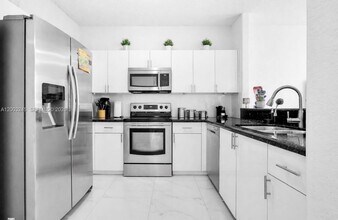 905 SW 149th Ct in Miami, FL - Building Photo - Building Photo