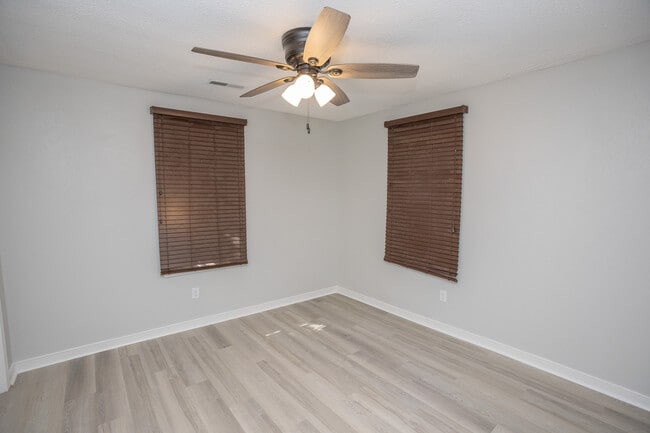 917 Harding St in Jefferson City, MO - Building Photo - Building Photo