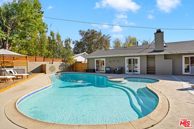 23027 Gainford St in Los Angeles, CA - Building Photo - Building Photo