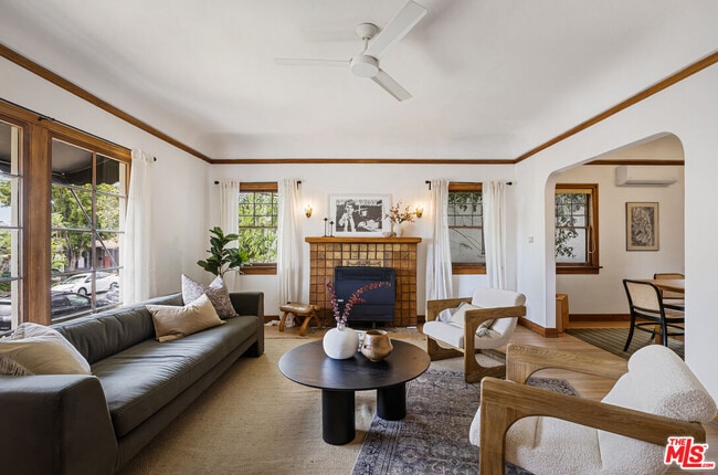 property at 4405 Clarissa Ave