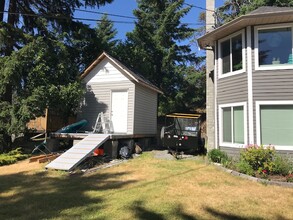 616 Brandy Pl in Victoria, BC - Building Photo - Building Photo