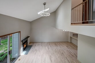30 Peach tree Ln in Westmont, IL - Building Photo - Building Photo