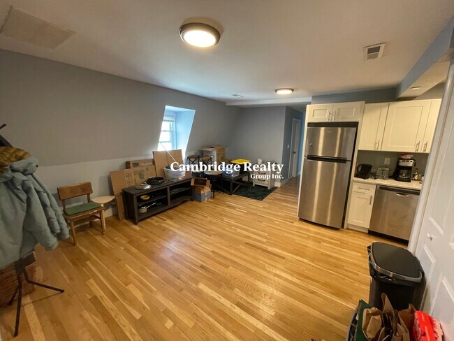 87 Munroe St, Unit 3L in Somerville, MA - Building Photo - Building Photo