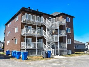 123 Des Bosquets St in Ste-Sophie, QC - Building Photo - Building Photo