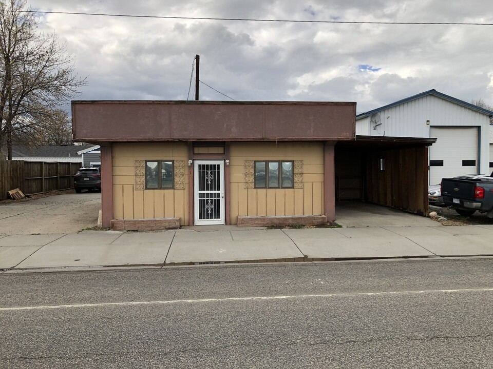 613 E Main St in Laurel, MT - Foto de edificio