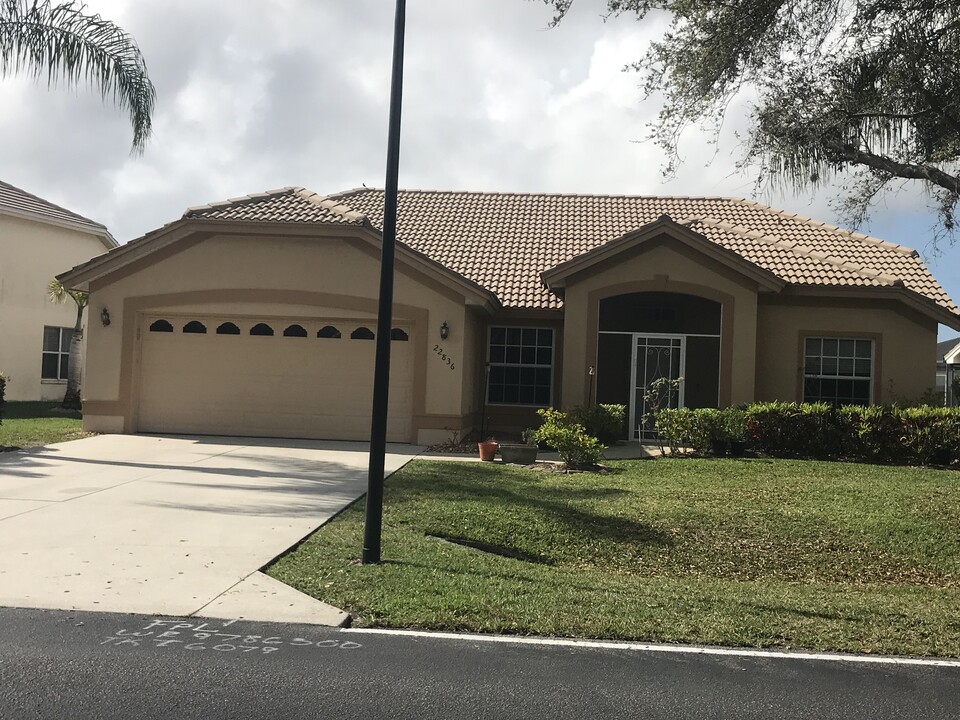 22836 Fountain Lakes Blvd in Estero, FL - Building Photo