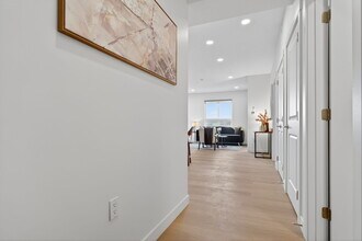 2910 66 St SW, Unit 1 Bedroom in Edmonton, AB - Building Photo - Building Photo