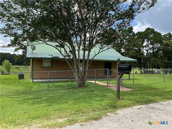 114 Shore Front Dr in Bastrop, TX - Building Photo - Building Photo