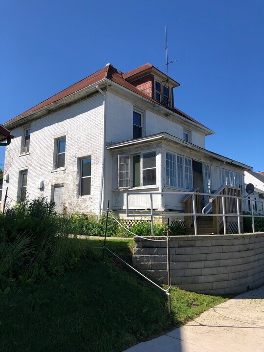 1206 W College Ave in State College, PA - Building Photo