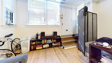 658 W Briar Pl in Chicago, IL - Foto de edificio - Building Photo