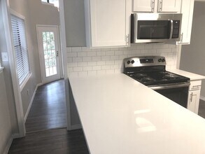 9201 Simmons Rd in Austin, TX - Building Photo - Building Photo