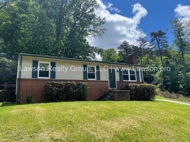 property at 1527 Glenwood Dr SE