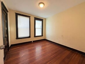 327 Bassett St, Unit 2 in New Haven, CT - Foto de edificio - Building Photo