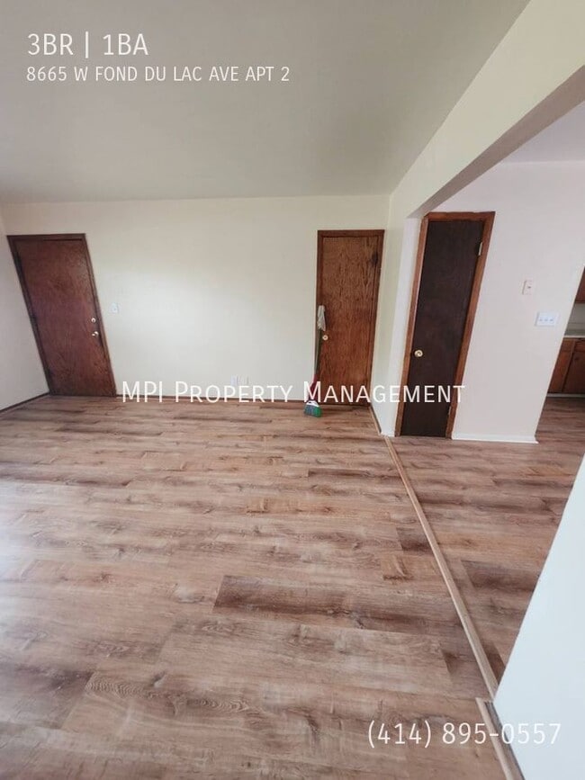 8665 W Fond du Lac Ave in Milwaukee, WI - Building Photo - Building Photo