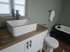 719 S Market St in Mt Vernon, MO - Foto de edificio - Building Photo