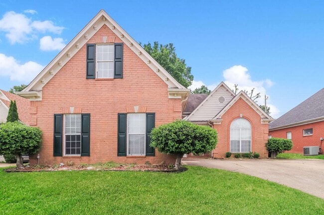 8423 Shady Elm Dr