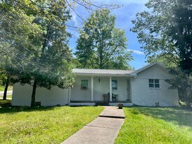 6603 New Bowling Green Rd, Unit 1 in Glasgow, KY - Building Photo