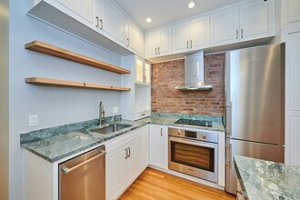 313 Marlborough St, Unit 2 in Boston, MA - Building Photo - Building Photo