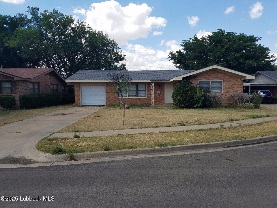 5204 14th St in Lubbock, TX - Building Photo
