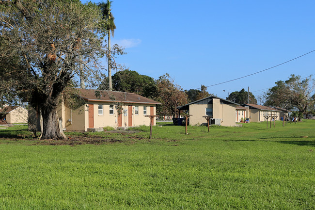 Osceola Center in Belle Glade, FL - Building Photo - Building Photo