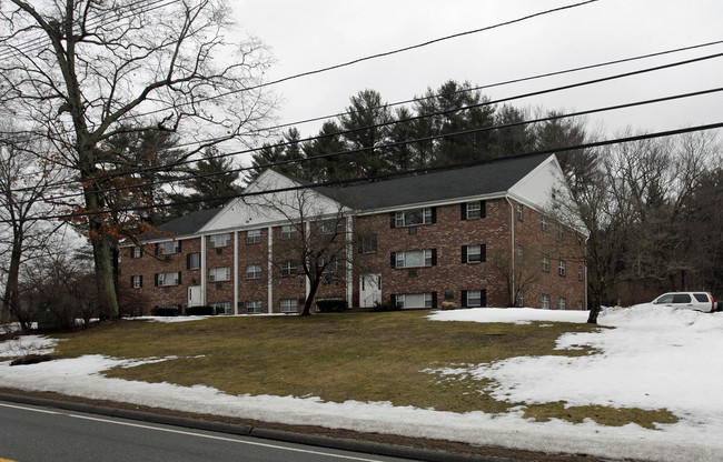 Grafton Colonial Apartments in Grafton, MA - Building Photo - Building Photo