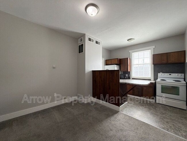 2004 S 10th St in Lincoln, NE - Building Photo - Building Photo