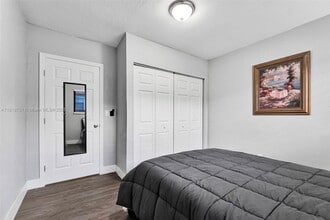 1324 NE 151st St in North Miami Beach, FL - Building Photo - Building Photo