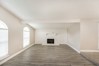 15411 La Loma Dr in Houston, TX - Building Photo - Building Photo