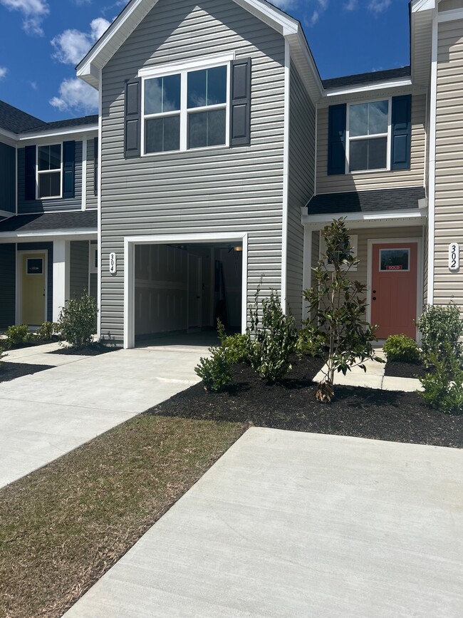 property at 304 Myrtle Grande Dr