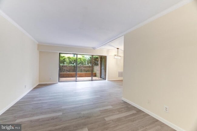 property at 7905 Dassett Ct