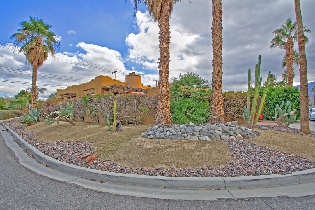 51510 Avenida Obregon in La Quinta, CA - Building Photo