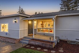 18732 Afton Ave in Saratoga, CA - Foto de edificio - Building Photo