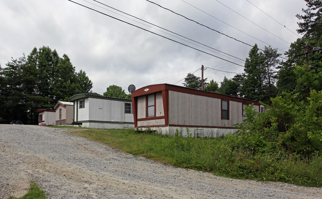 216-218 Washboard Rd in Thomasville, NC - Building Photo - Building Photo