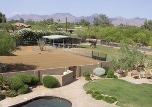8304 E Gail Rd in Scottsdale, AZ - Building Photo - Building Photo