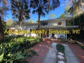 1832 NW 11th Rd in Gainesville, FL - Building Photo