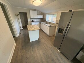 66 E Red Bank Ave, Unit First Floor in Woodbury, NJ - Building Photo - Building Photo