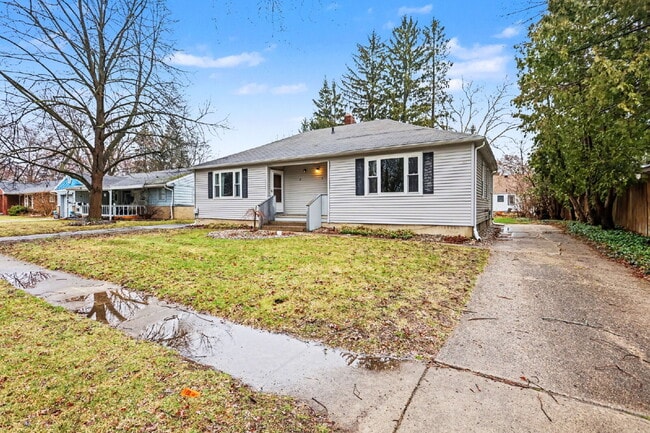 6 W Wyllys Ct in Midland, MI - Building Photo - Building Photo