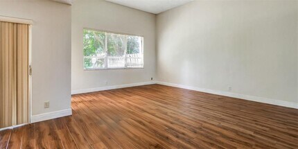 1110 NW 108th Ave in Plantation, FL - Foto de edificio - Building Photo