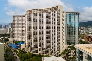 Waipuna in Honolulu, HI - Building Photo