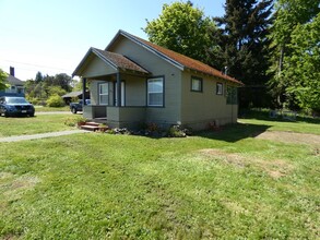 610 S Cedar St in Port Angeles, WA - Building Photo - Building Photo